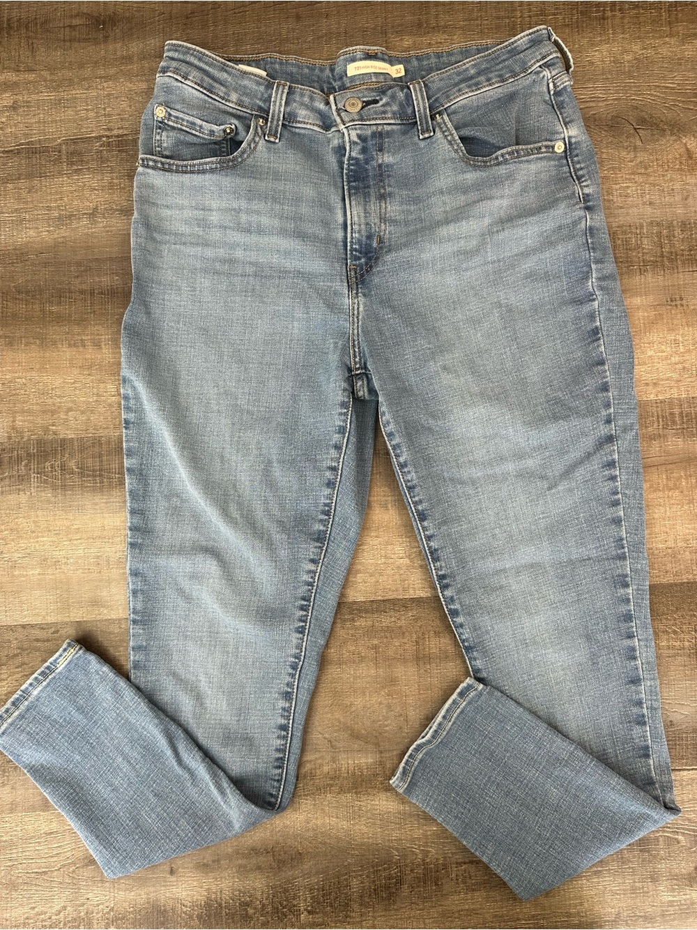 Levi's Women's 721 High Rise Light Blue Skinny Jeans Size 32